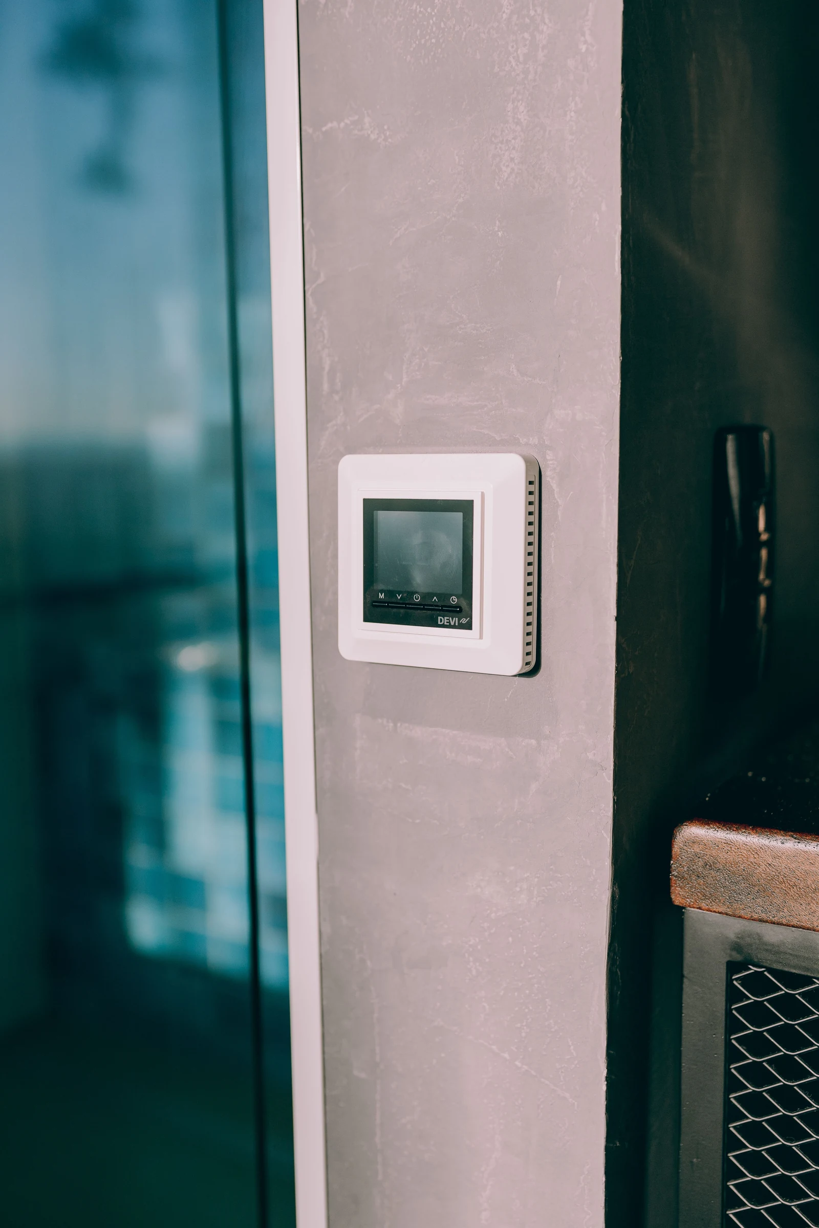 Wall-mounted digital smart thermostat for connected home heating control